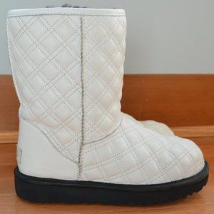 UGG Women's Classic Short II Quilted White Leather size 7